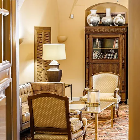 Narutis - Small Luxury Of The World Hotel Vilnius