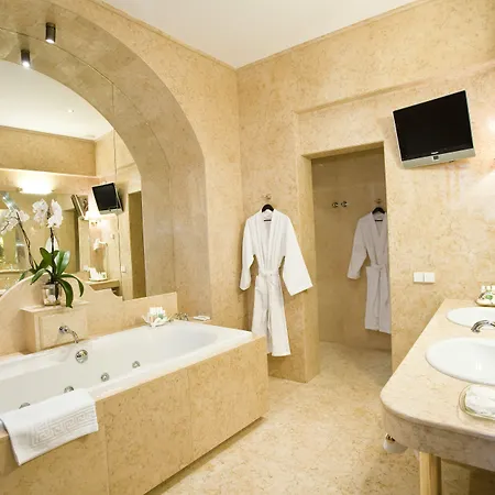 Narutis - Small Luxury Of The World Hotel Vilnius